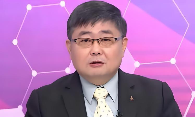 同是台军退将，高下立判台湾栗正杰与小舰长吕礼诗同是台军退役人员。栗正杰毕业于
