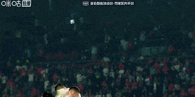 中超联赛又出现奇葩事件，中超联赛辽宁铁人对青岛海牛的比赛，主裁判已经吹响了全场比