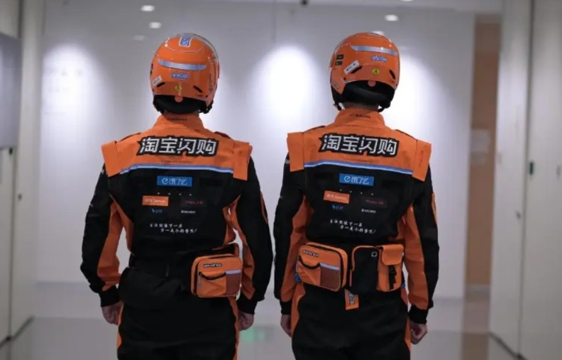 制服升级其实是“职业升级”骑手行业值得尊重最近淘宝闪购给骑手推出的新制服爆