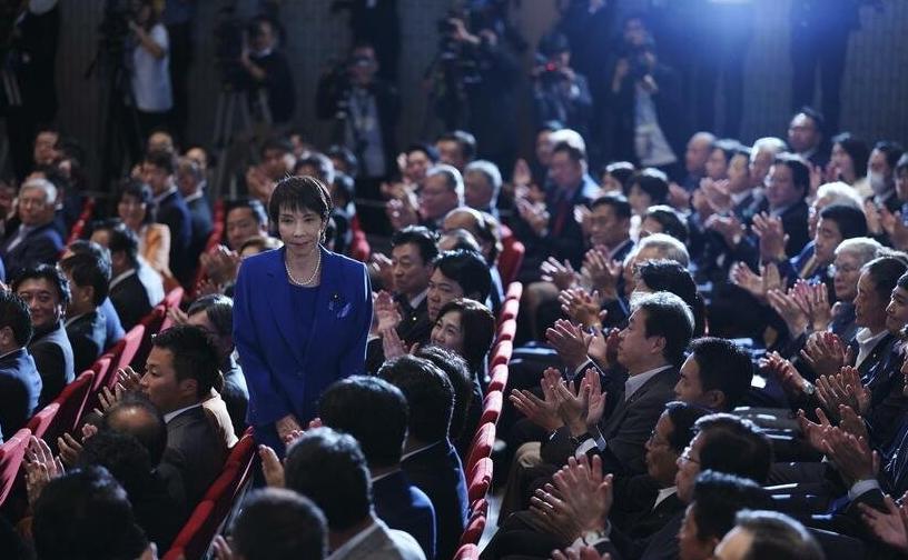 高市早苗以54%的得票率击败了小泉进次郎，作为前首相的儿子，他为何没有优势？小