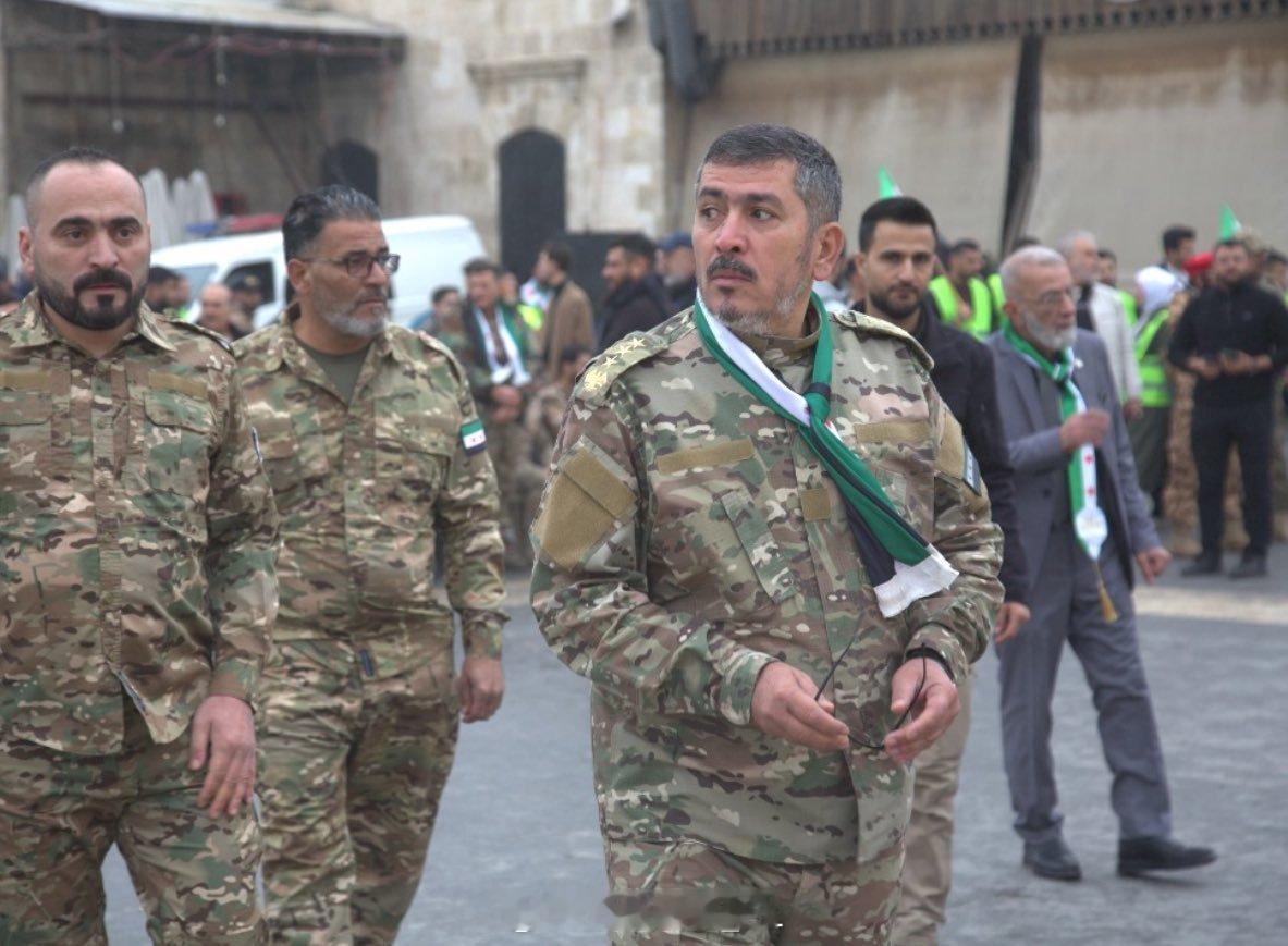 媒体报道，叙利亚HTS政权国防部副部长、土库曼裔军头费希姆·伊萨已申请辞职，原因