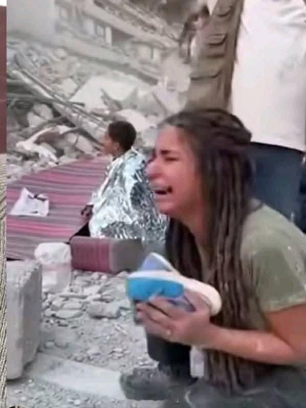 我还以为是加沙呢，结果是特拉维夫。被炸成这样，这不是应该的吗？你们没有听过天道