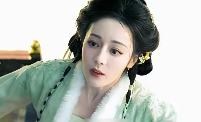 🍐🍑出自同一个导演的镜头，没看出什么不同的。