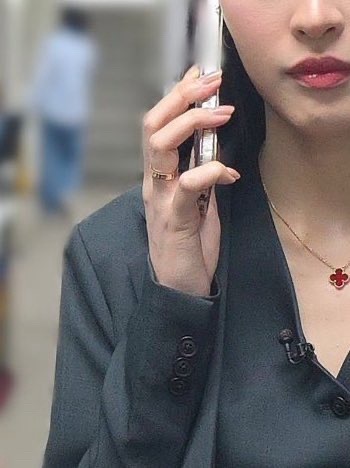 无名指上戴的什么👀​​​