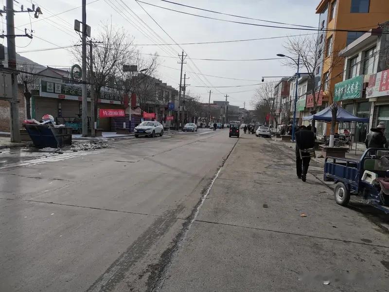 大年初三晚上甘肃榆中近二十人在公路上祭祖被撞两人死亡，三人重伤住院（ICU