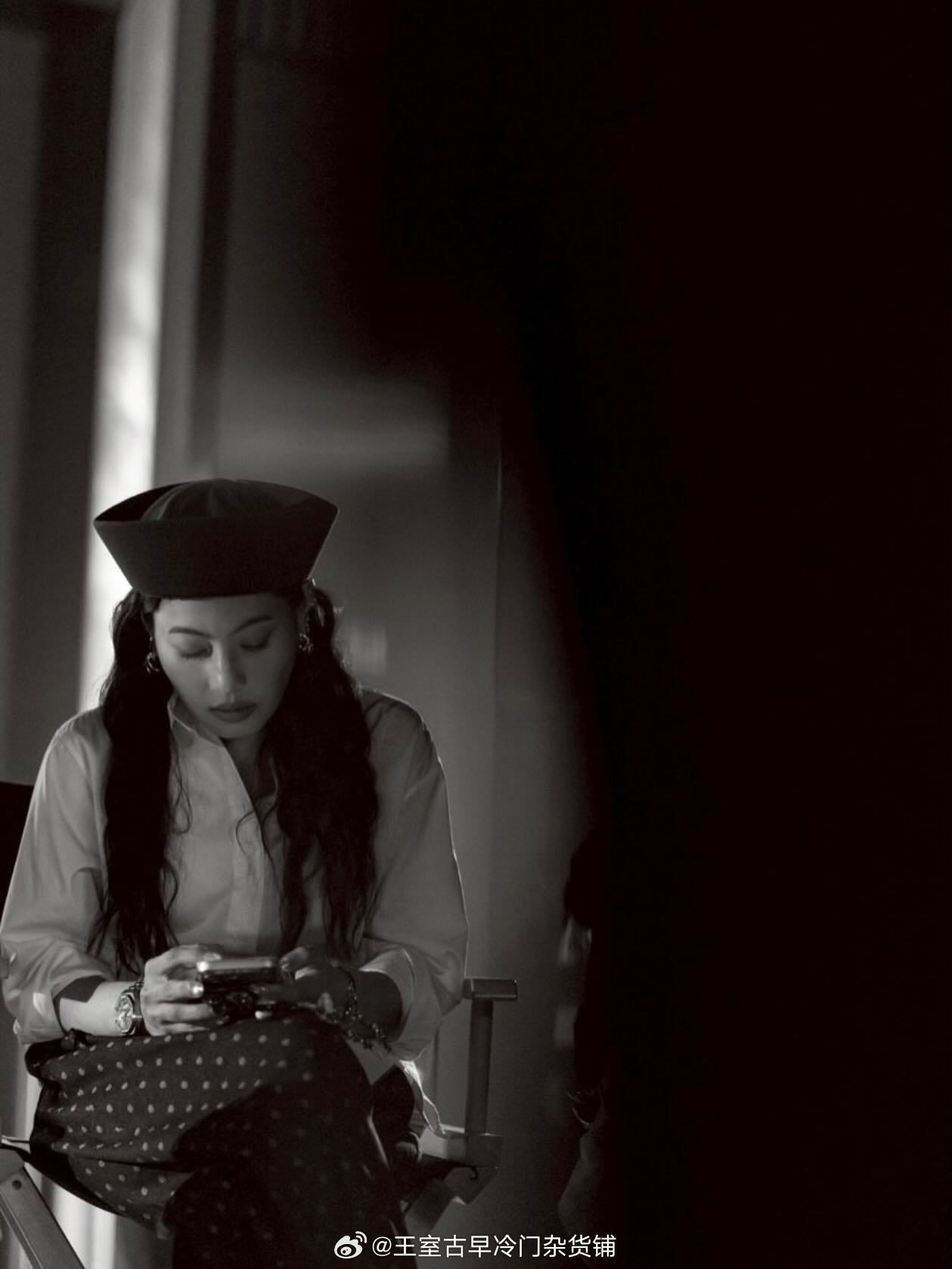 王室王室泰国王室镇宅镇宅化妆师发的几张花絮照。