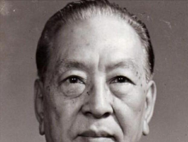 1950年，中国驻瑞典大使耿飚遭到瑞典军官的轻视：“你带过多少兵？”谁知耿飚轻飘