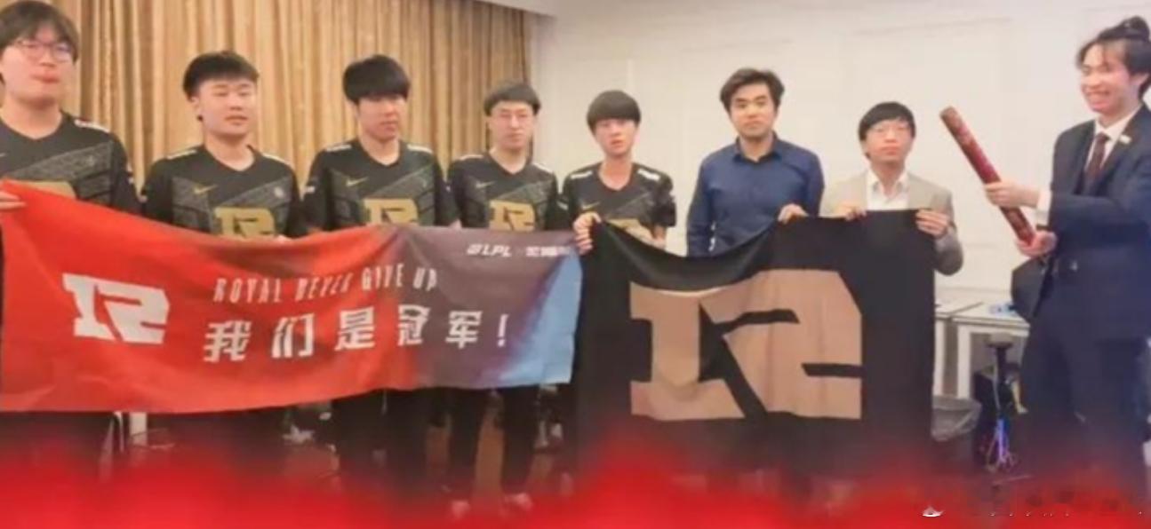 目前JDG新赛季阵容已经集结完毕：上单Xiaoxu、打野Junjia、中单Hon