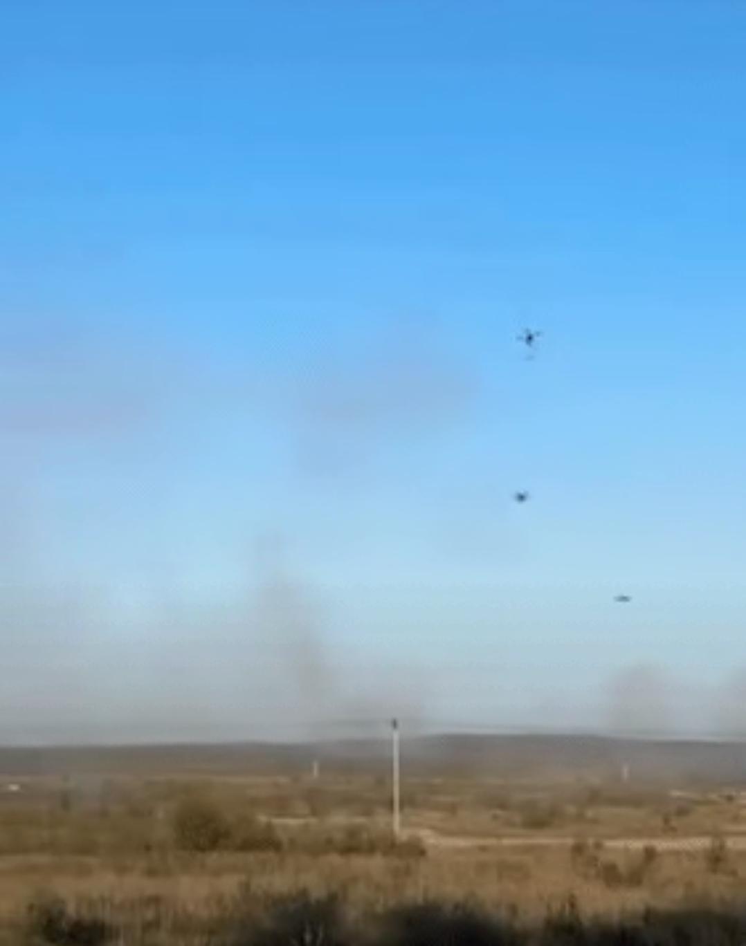 红军村的天，一个前线士兵偷偷拍摄了一段城里，更可能是城乡结合部的天空，FPV无人