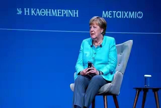 左边默克尔远见|右边默茨冒险|德国躲过一劫默克尔一下台，德国的风向就彻