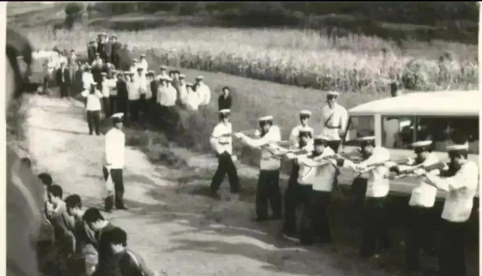 [点赞]1983年严打期间，死刑犯通常都是在公审大会结束后，直接被拉到刑场执行