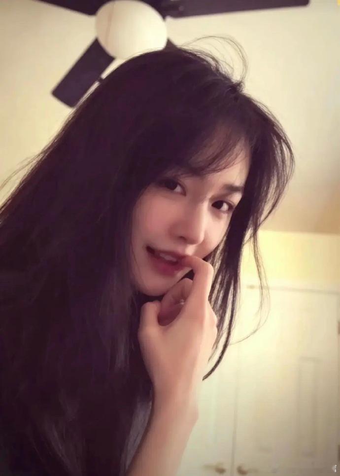 郑爽近照曝光，这是状态回春了吗？