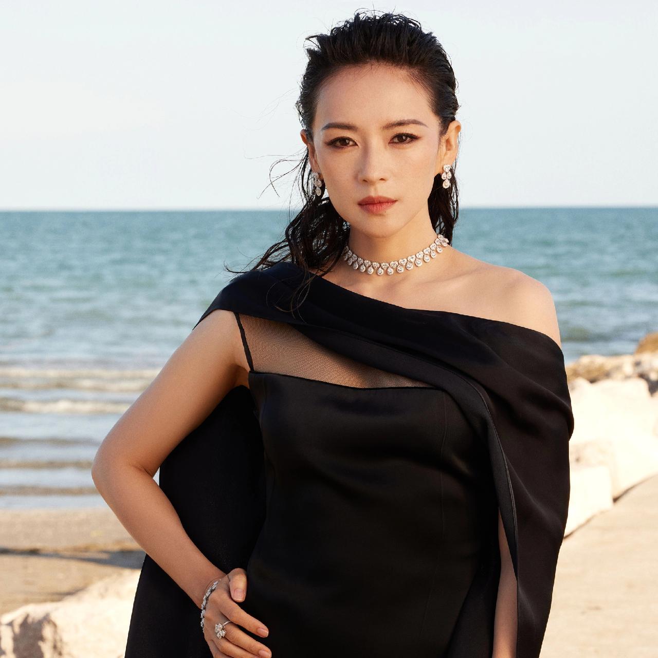 章子怡这步棋走得太清醒，看似放手，实则步步为营。真的是很清醒啊。