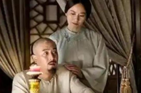 湖南安化有个地主，当年把女儿许给穷秀才，转头就用丫鬟换了人。他以为占了便宜，