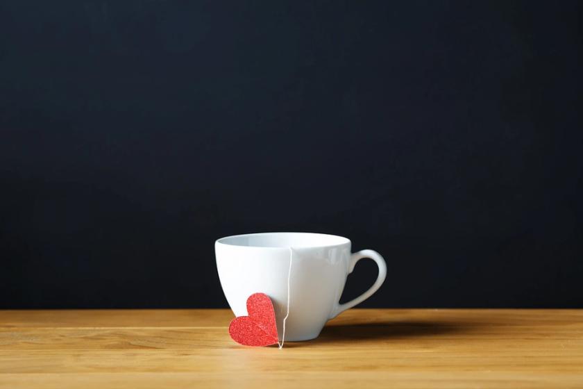 寿命和"喝茶量"真有关系！2.5万人研究：每天约3杯茶，心血管风险降幅最大，再多