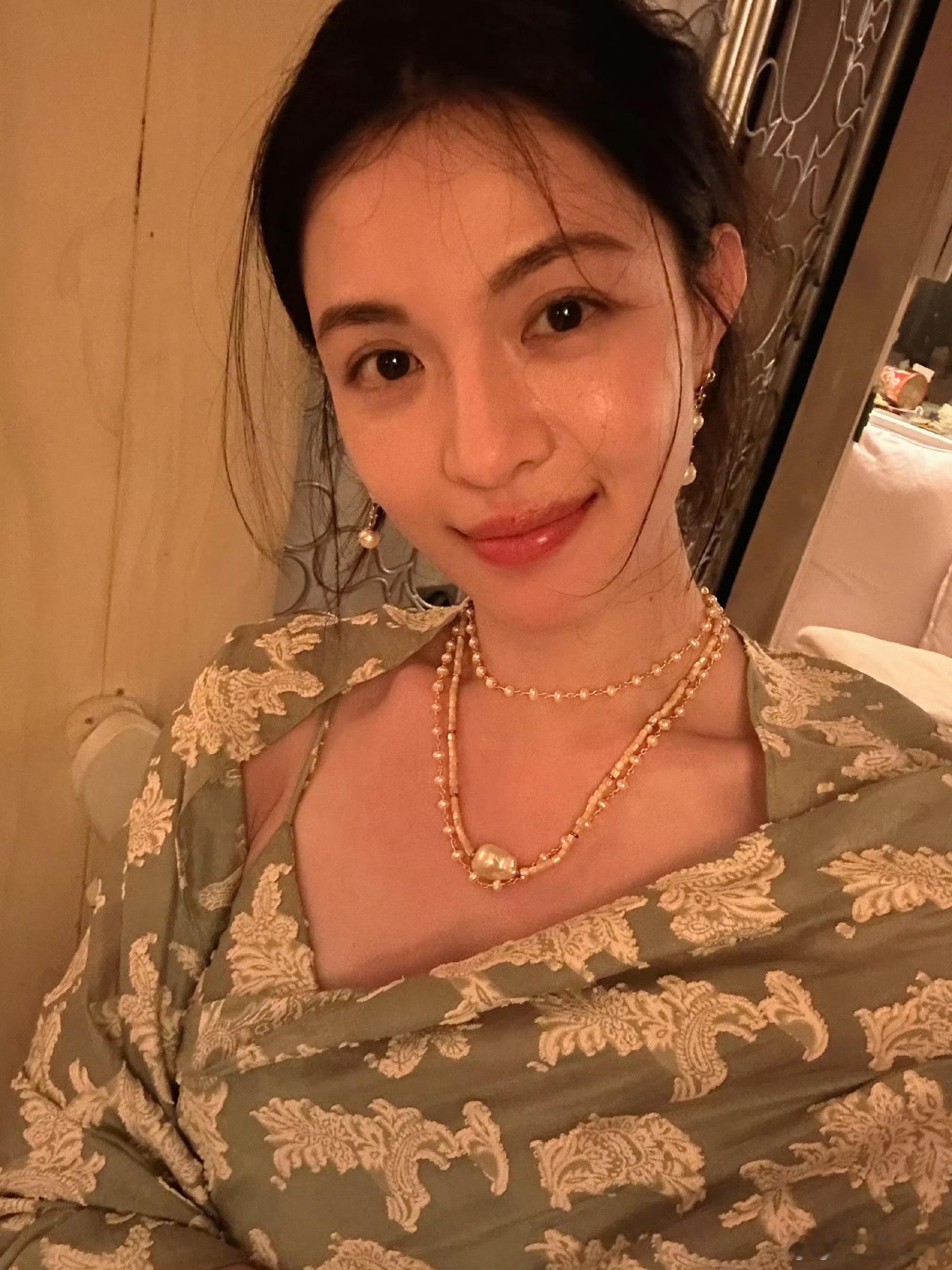 钟楚曦许愿去度假钟楚曦许愿我快点去度假打工人共鸣感拉满，钟楚曦许愿奔赴度假，暂