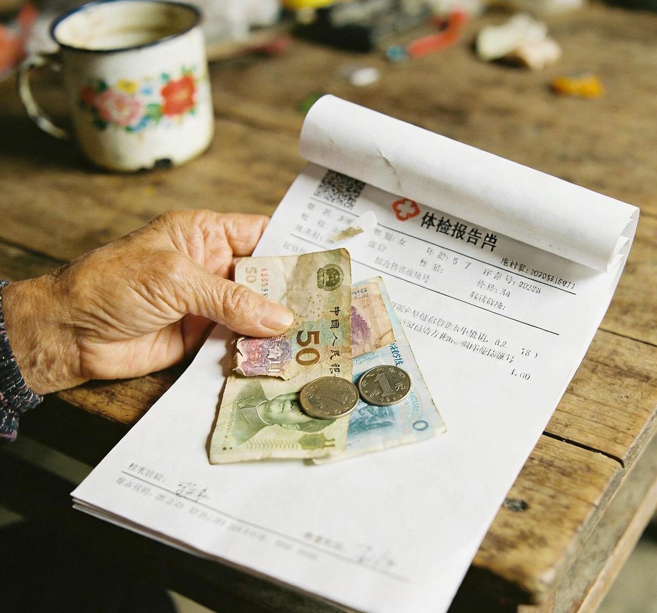 我今年60了，身体这那的小毛病不断，最近家里开销又大。就想找个适合咱们中老年人