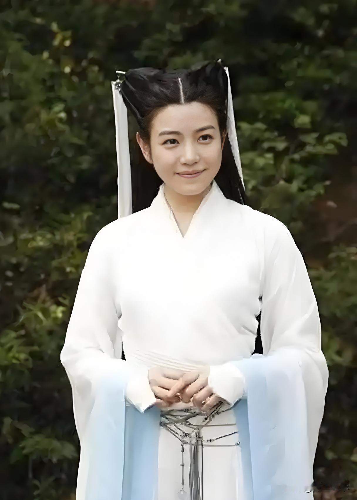 陈妍希，吐露心声8月30日，陈妍希在芒果TV《我家那闺女》节目中吐露心声，首次
