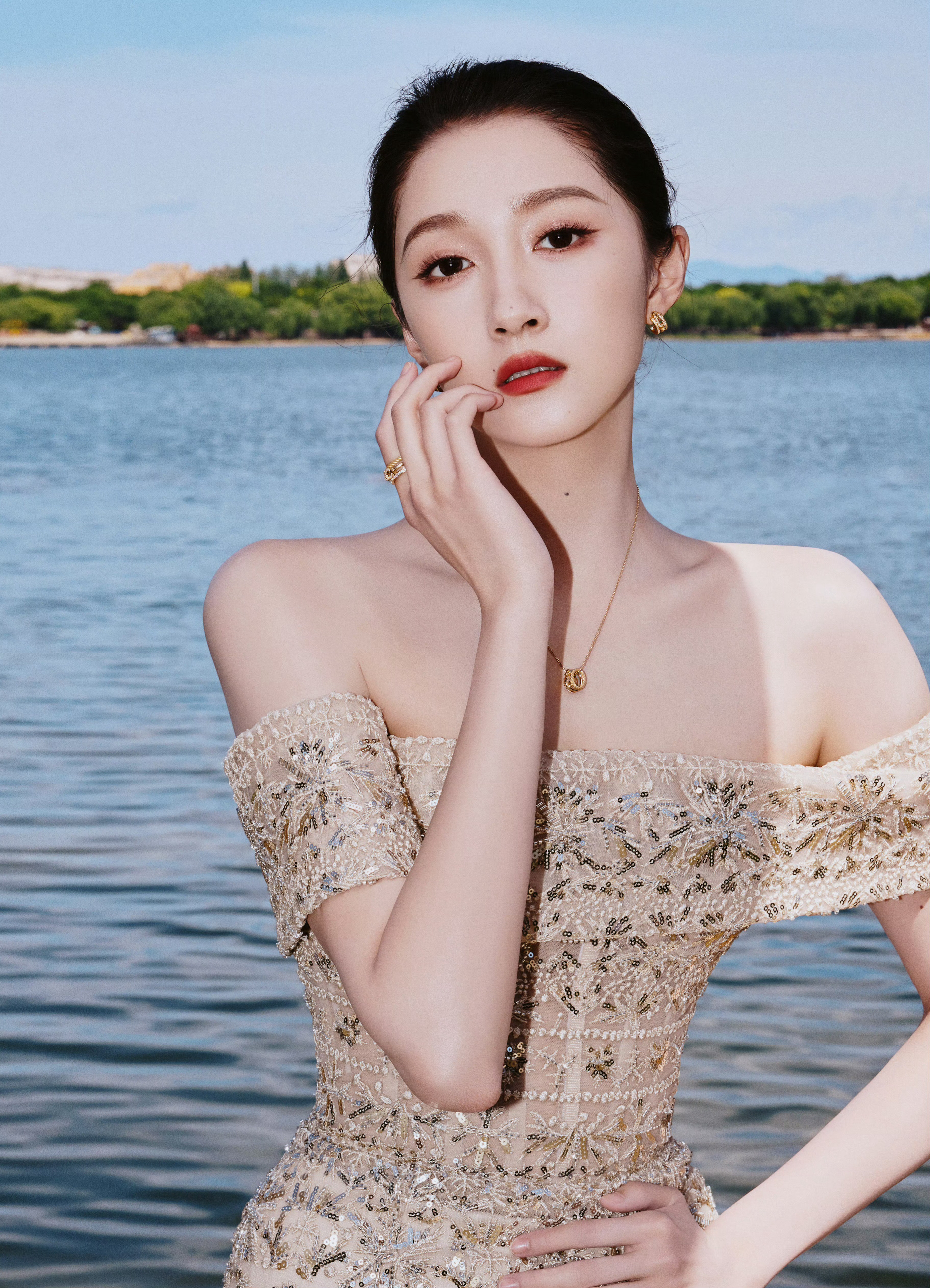 关晓彤的脸怎么也这么榨了