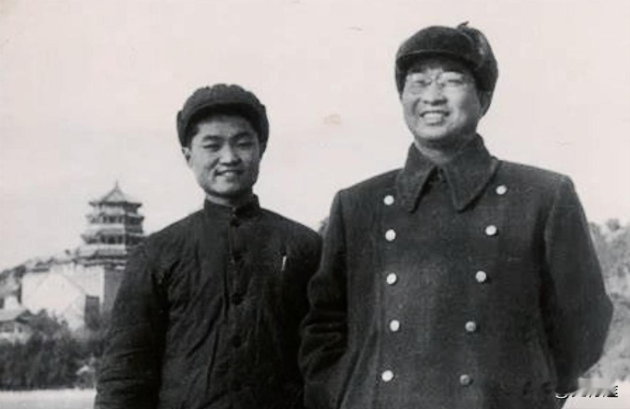 陈赓大将的儿子陈知建，与其父一样，拥有着高尚的家风和忠诚的信仰。他时常说：“再差