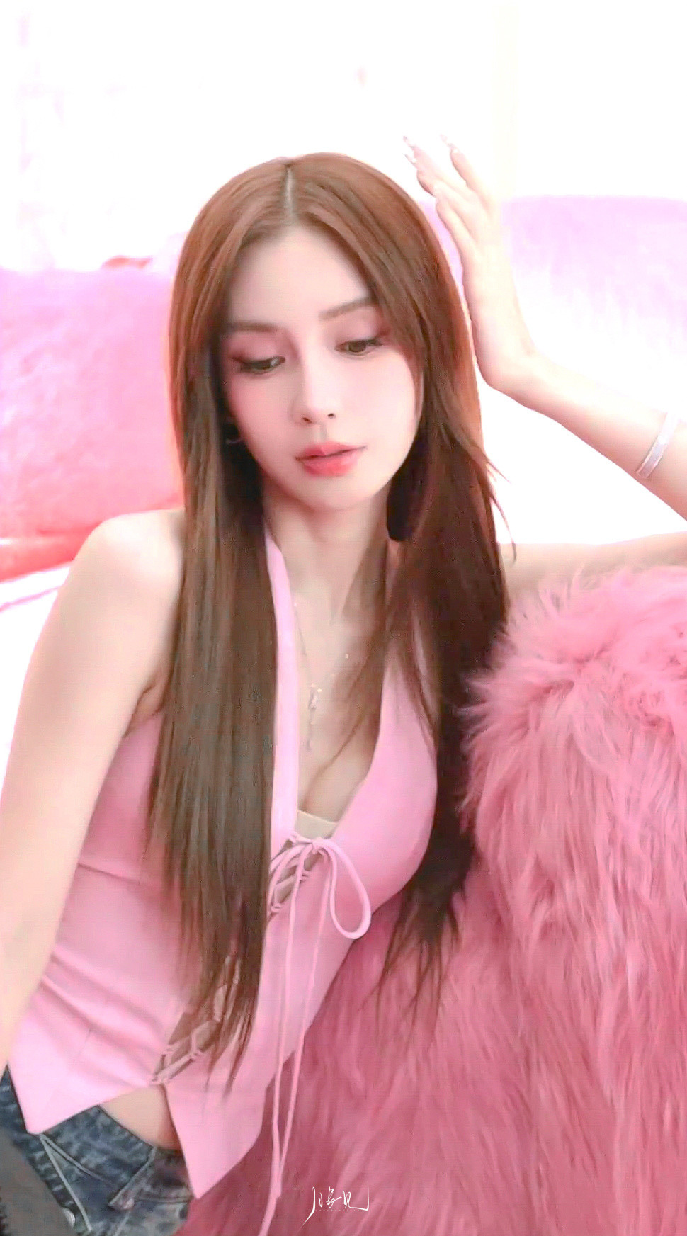 angelababy⼁杨颖墙倒众人推我在你身后无敌૮˵>ㅿ<˵ა