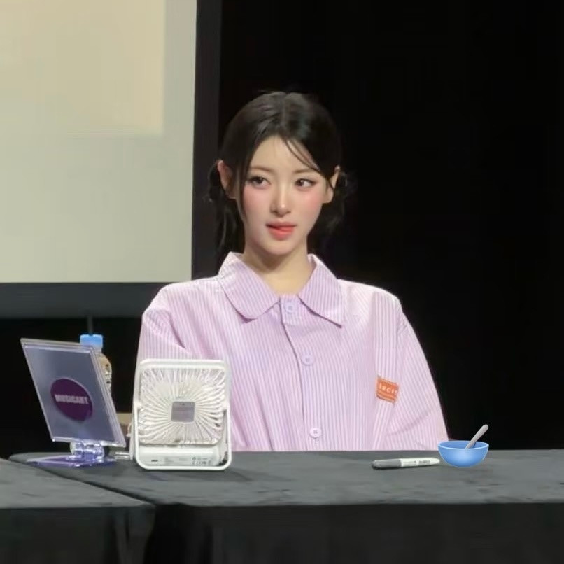Anna这张脸真的在我审美上蹦迪我梦想真的是长这样的….小小脸蛋小小鼻翼娇嫩