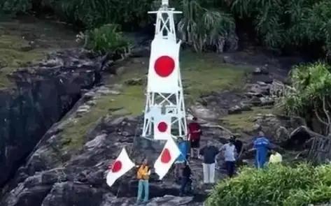 留着钓鱼岛上那座日本灯塔，是中国最高明的一步战略大棋。很多人奇怪，为什么中国
