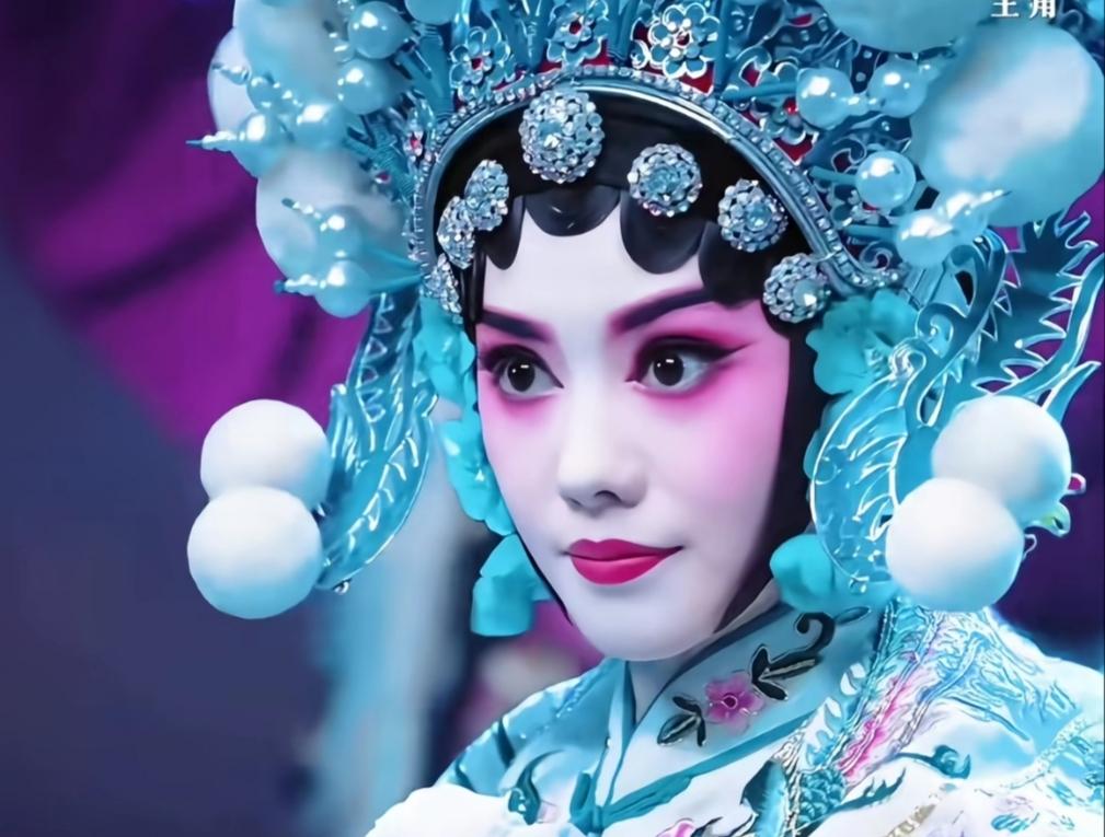 《主角》里的刘红兵，恐怕他自己都不知道，他爱上的并不是忆秦娥，而是台上那个英