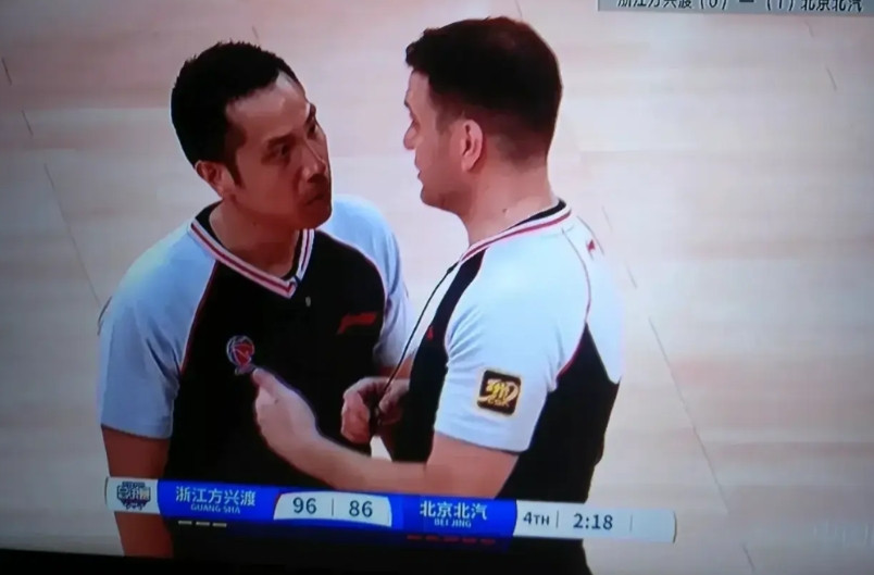 CBA总决赛G2是一场说不清道不白的比赛。赢球的广厦，输球的北汽，还有本场的裁判