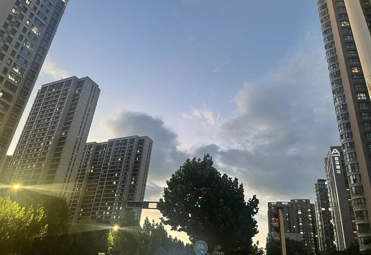 今年西安的雨，下的像换了座城市今年西安的雨，下得像换了座城市。周内差不多每天