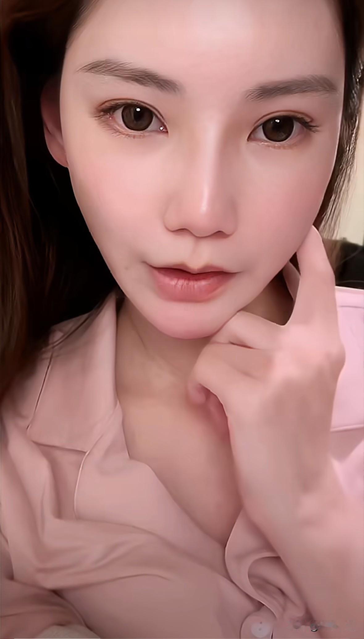 马筱梅直播时网友问她有没有du脸，她回应“我会去打一些光电类的东西，但我现在一直