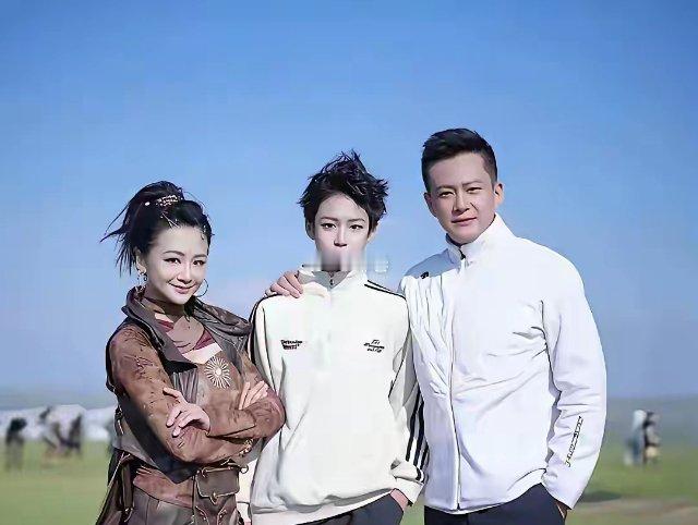 曹颖这儿子是真帅啊，目前是最帅的星二代，比董洁儿子都好看。