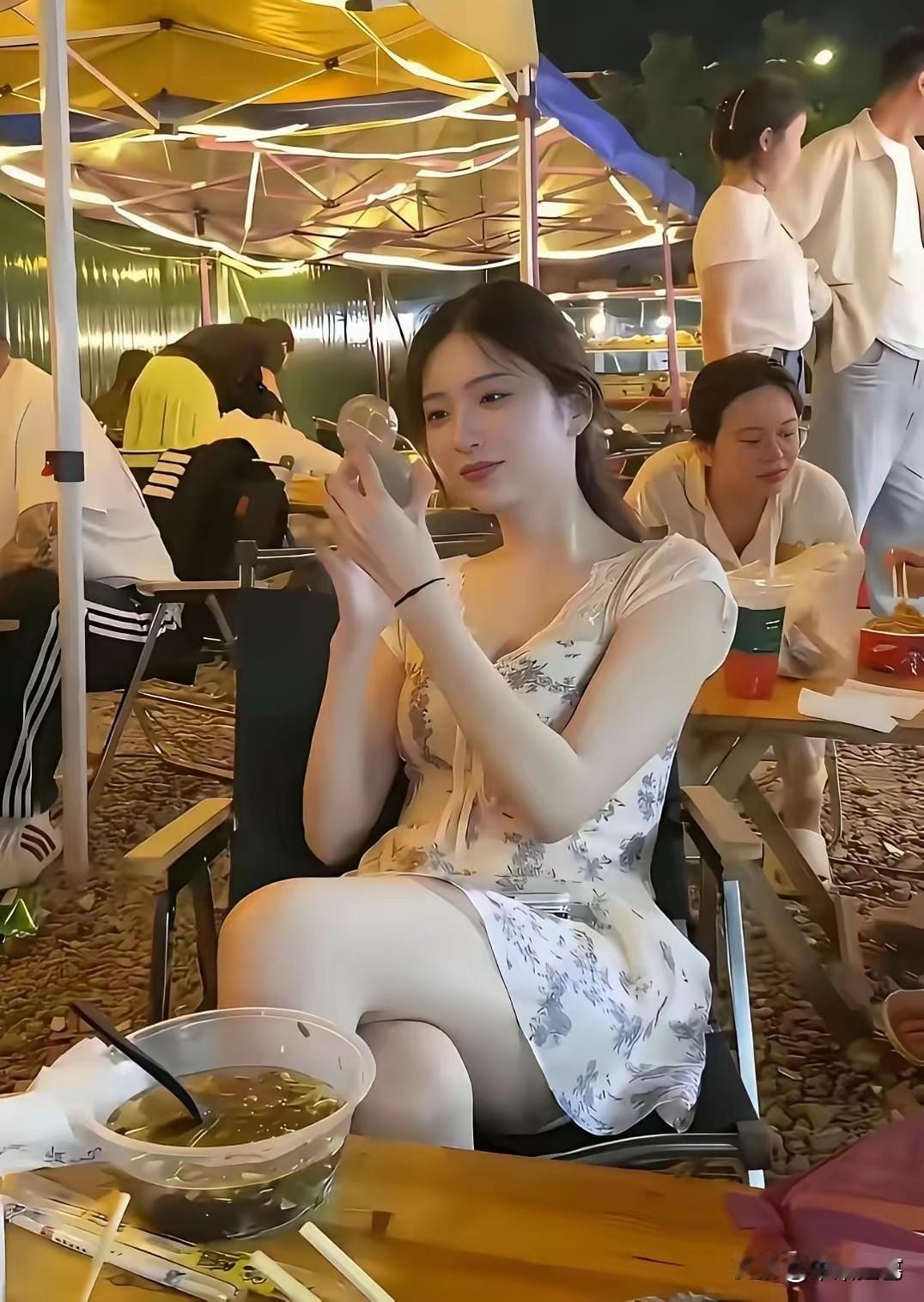 缘分，从一碗柳州螺蛳粉开始，只要她爱吃，一定管够！