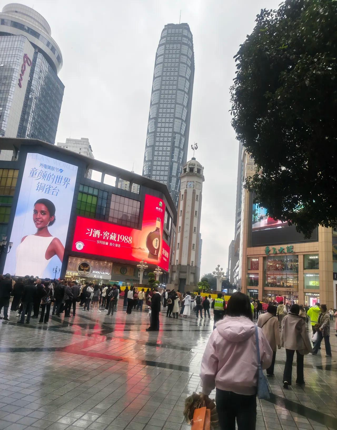 重庆老房子跌到五六千一平？九龙坡奇峰自由湾从万降到半价，不是位置不香，是楼市逻辑