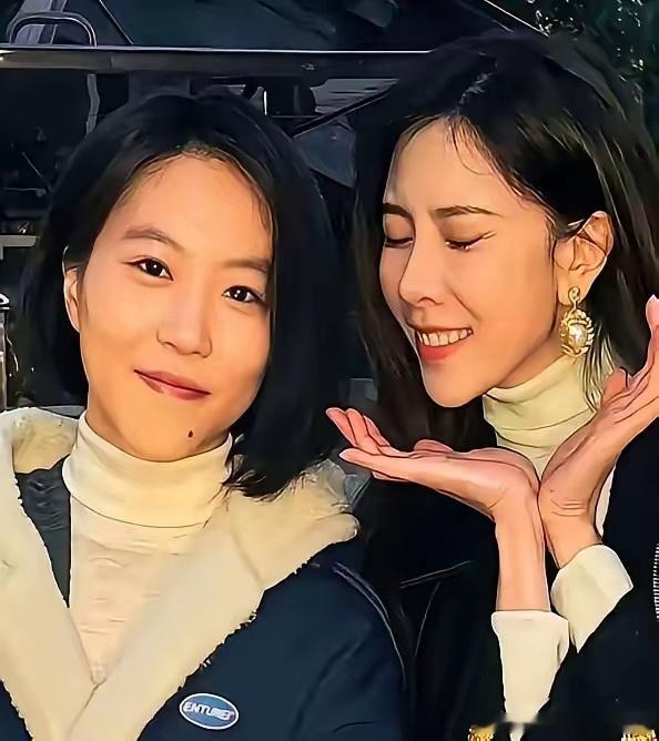 窦靖童和宋妍霏。