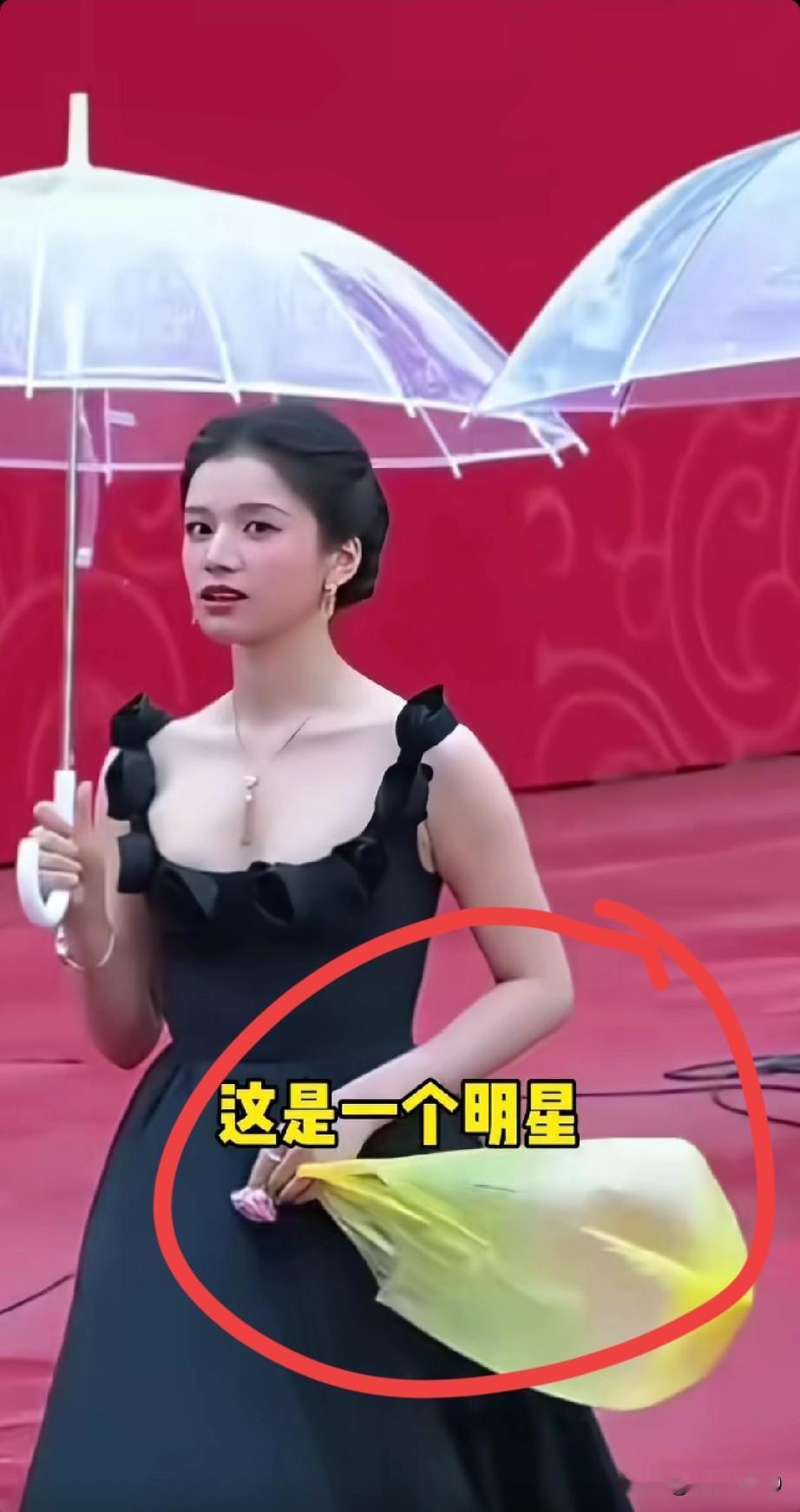 巴黎世家疯了？一万二的“垃圾袋”，究竟谁在买？谁能料到，巴黎世家一款“Tras