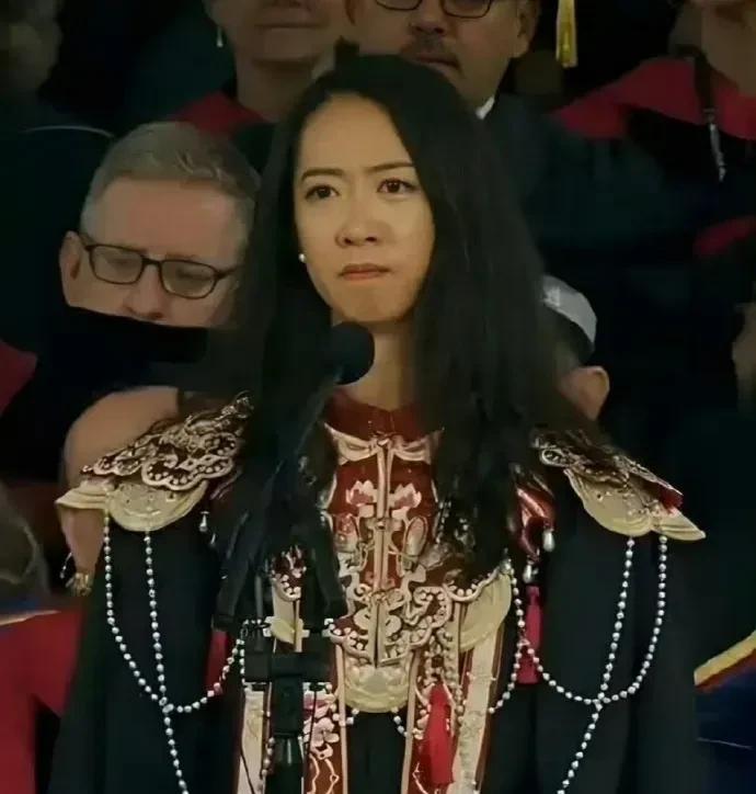 青岛媒体有点着急本来以为接着了泼天的富贵发文宣扬蒋雨融是咱青岛嫚结果弄了半