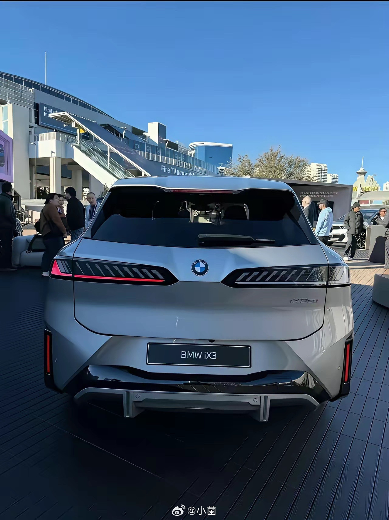 为啥宝马x3非要把鼻子弄成猩猩的那样？设计师水平真高大v聊车