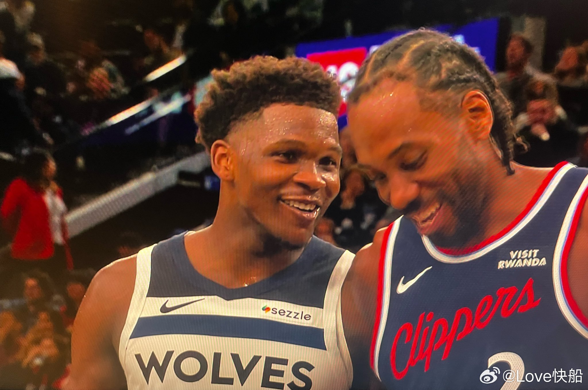 又打服一个！爱德华兹：“说实话，健康的伦纳德可能是篮球史上最伟大的球员之一。我