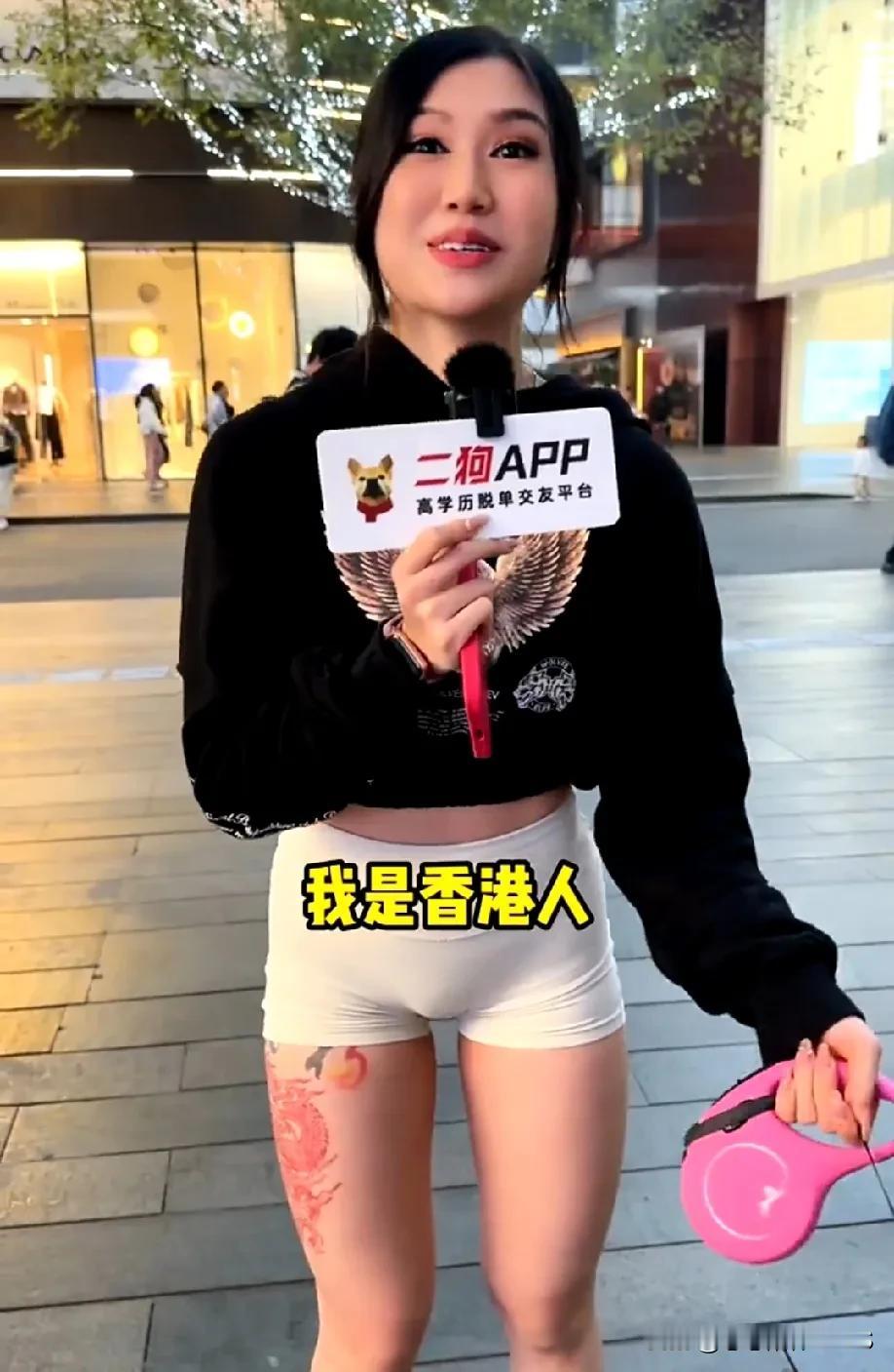 哎，我觉得自己已经够思想开放的了，可这位美女，竟然穿着紧身内裤就出门了。在我老家