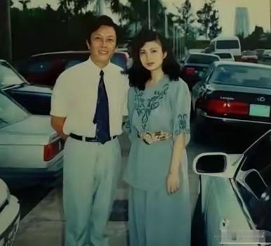 1990年大年除夕，演员唐国强的第一任妻子孙涛，在父母家的卫生间自缢身亡，年仅3