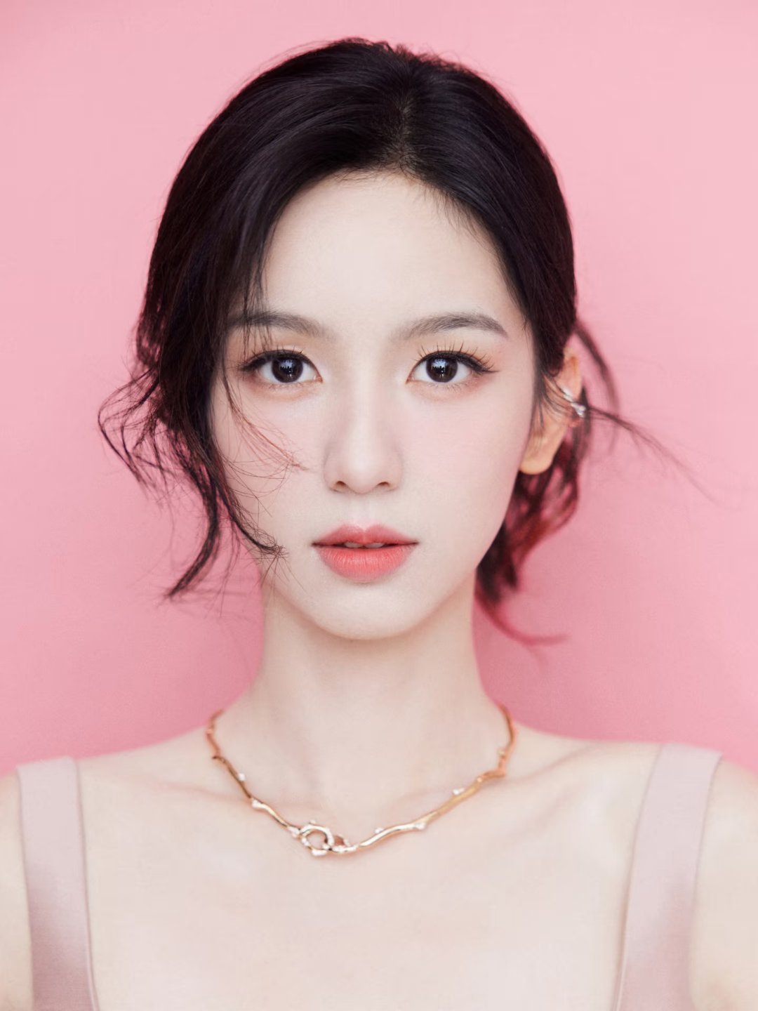 网评内地娱乐圈颜值天花板的十位年轻女星：No.1王楚然No.2赵露思No.3