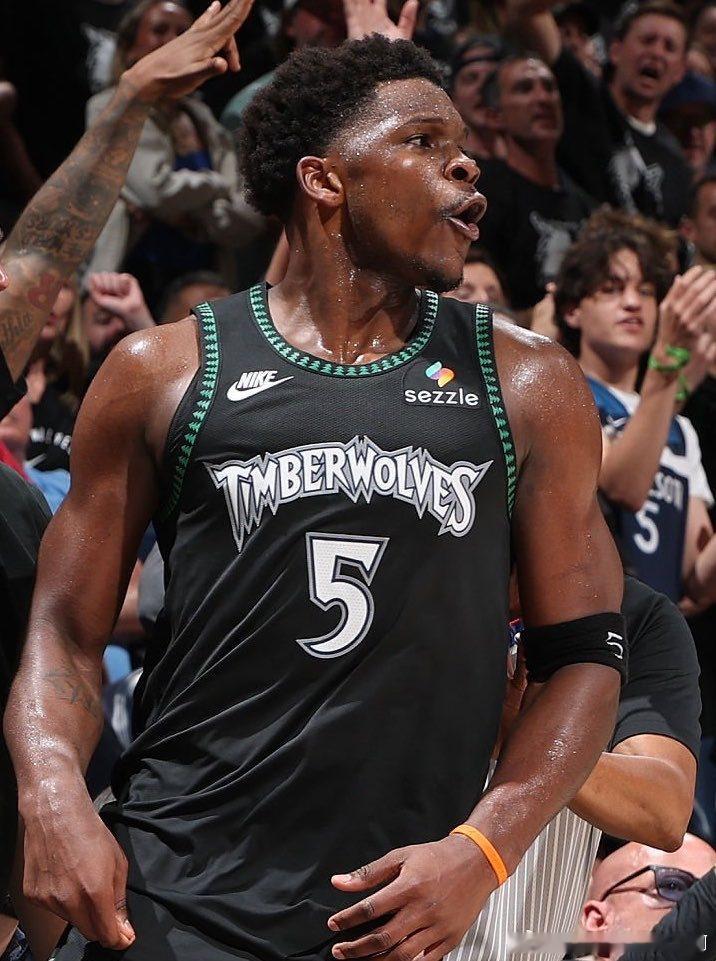 NBANBA交易据ESPN温德霍斯特消息，自从卡尔-安东尼·唐斯被交易后，安东尼