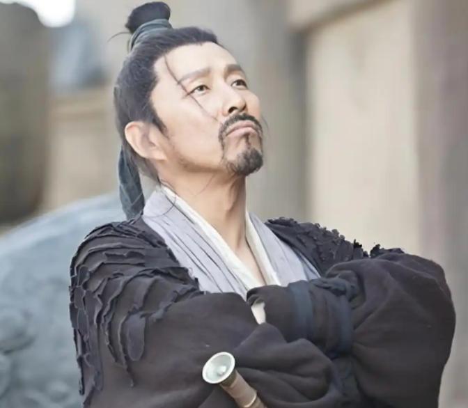 刘邦当皇帝后，为了避免他爹下跪，刘邦想了一招，后世沿用2000年公元前202