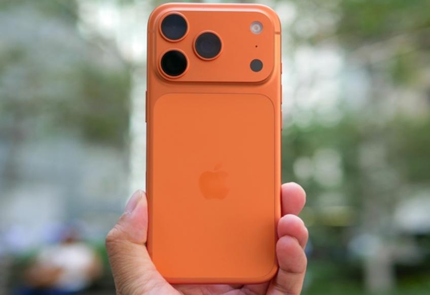 供应链消息传出，苹果打算月底前给iPhone17全球调价，最高涨幅将近一千元