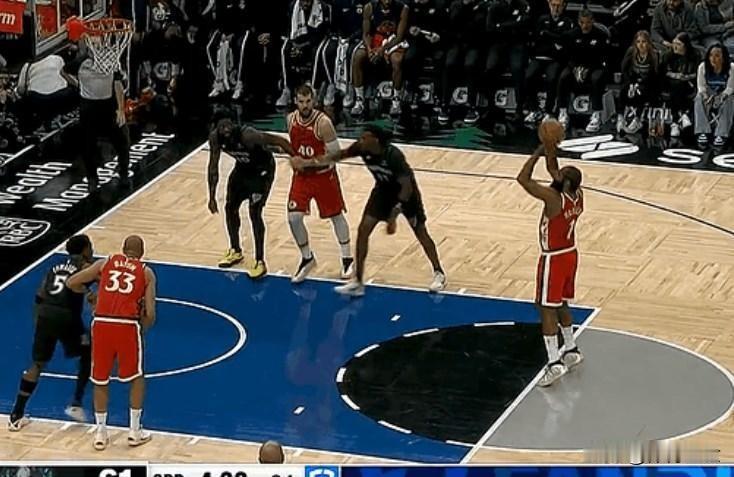 12月7日NBA常规赛，快船对阵森林狼，哈登迎来高光时刻。第三节下半段，哈登造犯