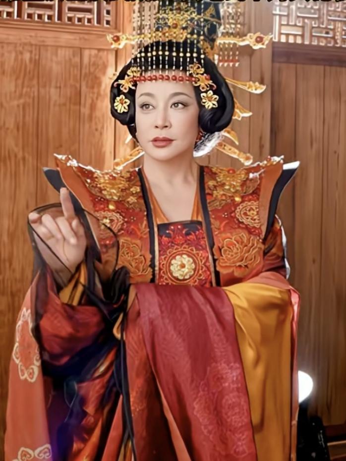 75岁刘晓庆，再演武则天！刘晓庆这么爱演女皇，上瘾了吧？32年前演绎的武则天