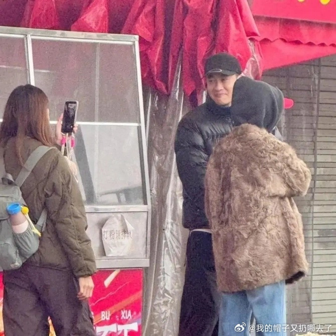 何润东很帅啊，这个路拍真的帅