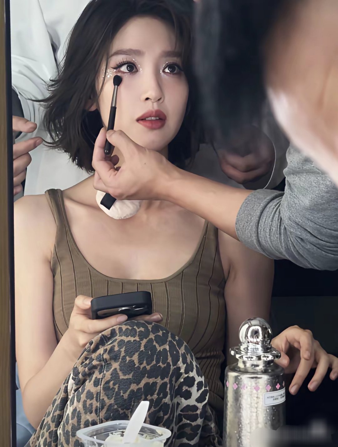 唐艺昕长相真舒服啊，怪不得张若昀这么爱她。平时吃饭好素、卡路里超低。