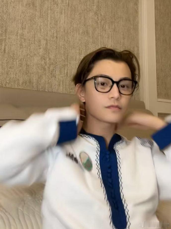 丁禹兮丁禹兮上班朴素关下班什么事上班朴素关下班什么事？下班就得穿自己喜欢